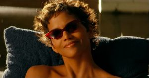 Halle Berry Bahas Adegan Panas Ikonik dalam Film Swordfish