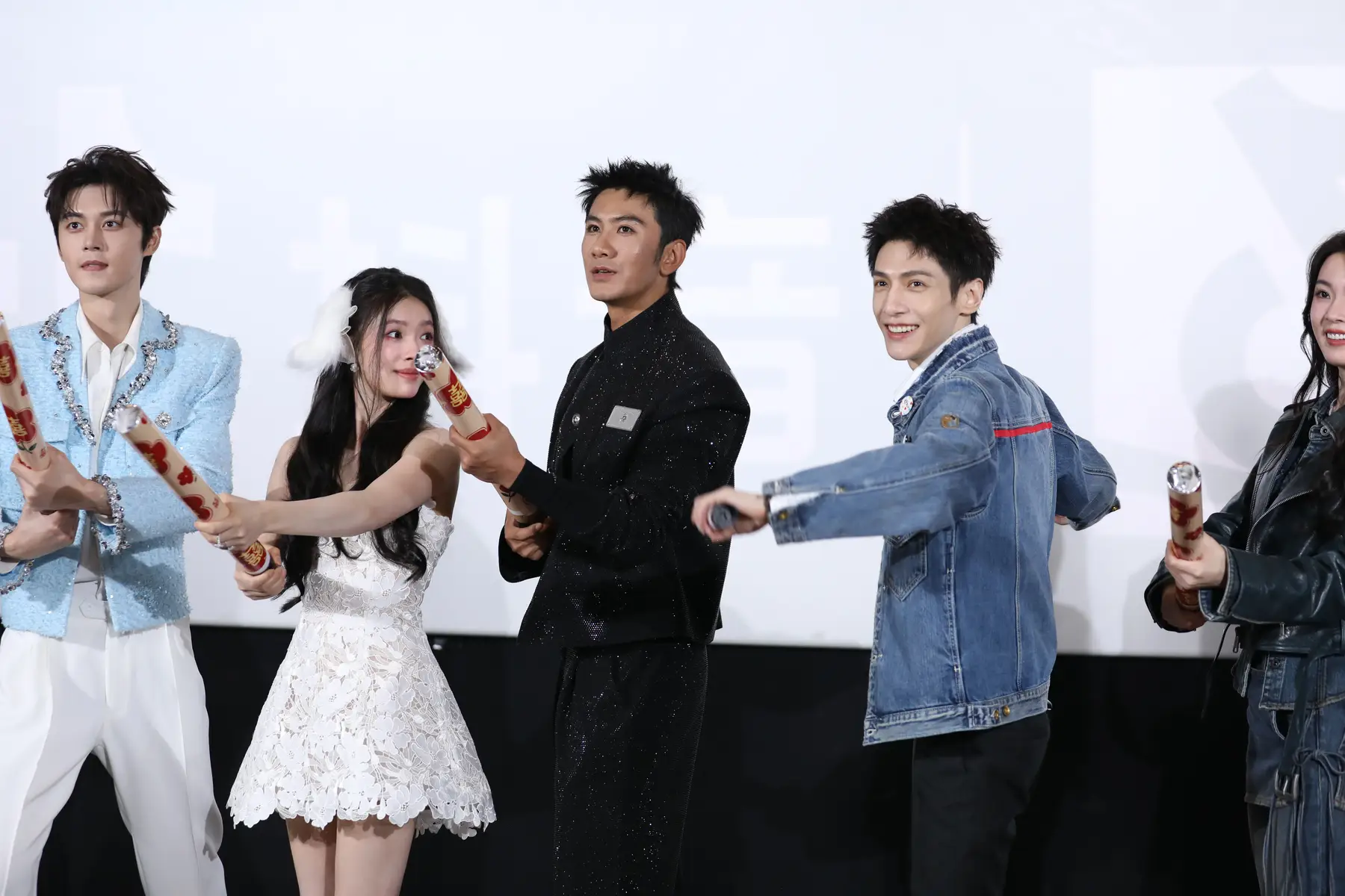 Keseruan Acara Nonton Bareng Whispers of Fate, Luo Yunxi Bahas Tantangan Perankan Tang Lici