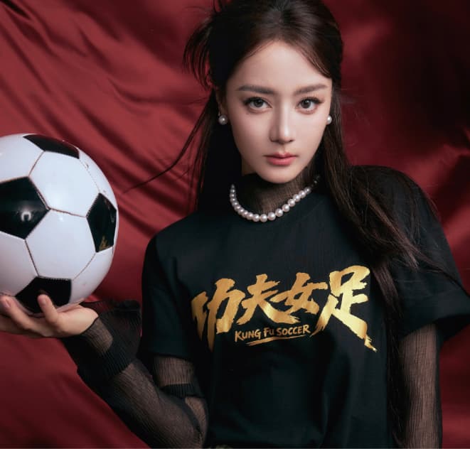 Stephen Chow Jokes About Dilraba’s Tan on Kung Fu Soccer Set, Her Response Gets Everyone Laughing