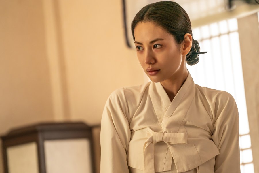 Nana Appears at Airport With Thinner Lips After The Scandal Controversy